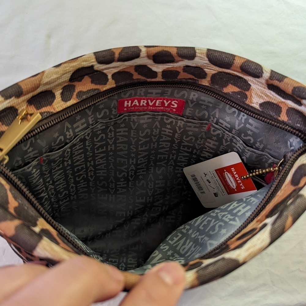 Harveys Snow Leopard (Old Style) Mini Messenger Bag - Picture 6 of 11